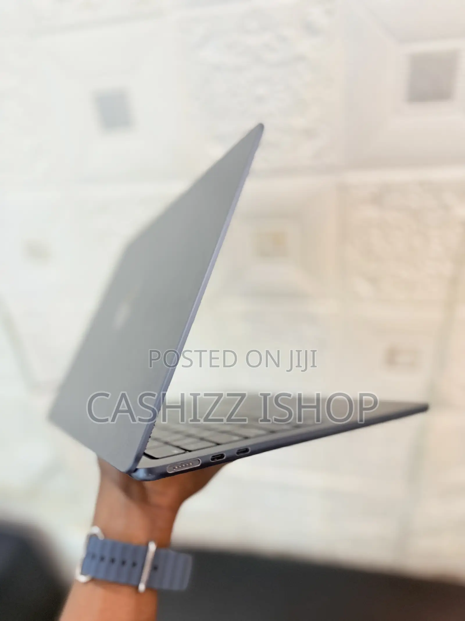 Laptop Apple MacBook Air 2022 M2 8GB Apple M2 SSD 256GB