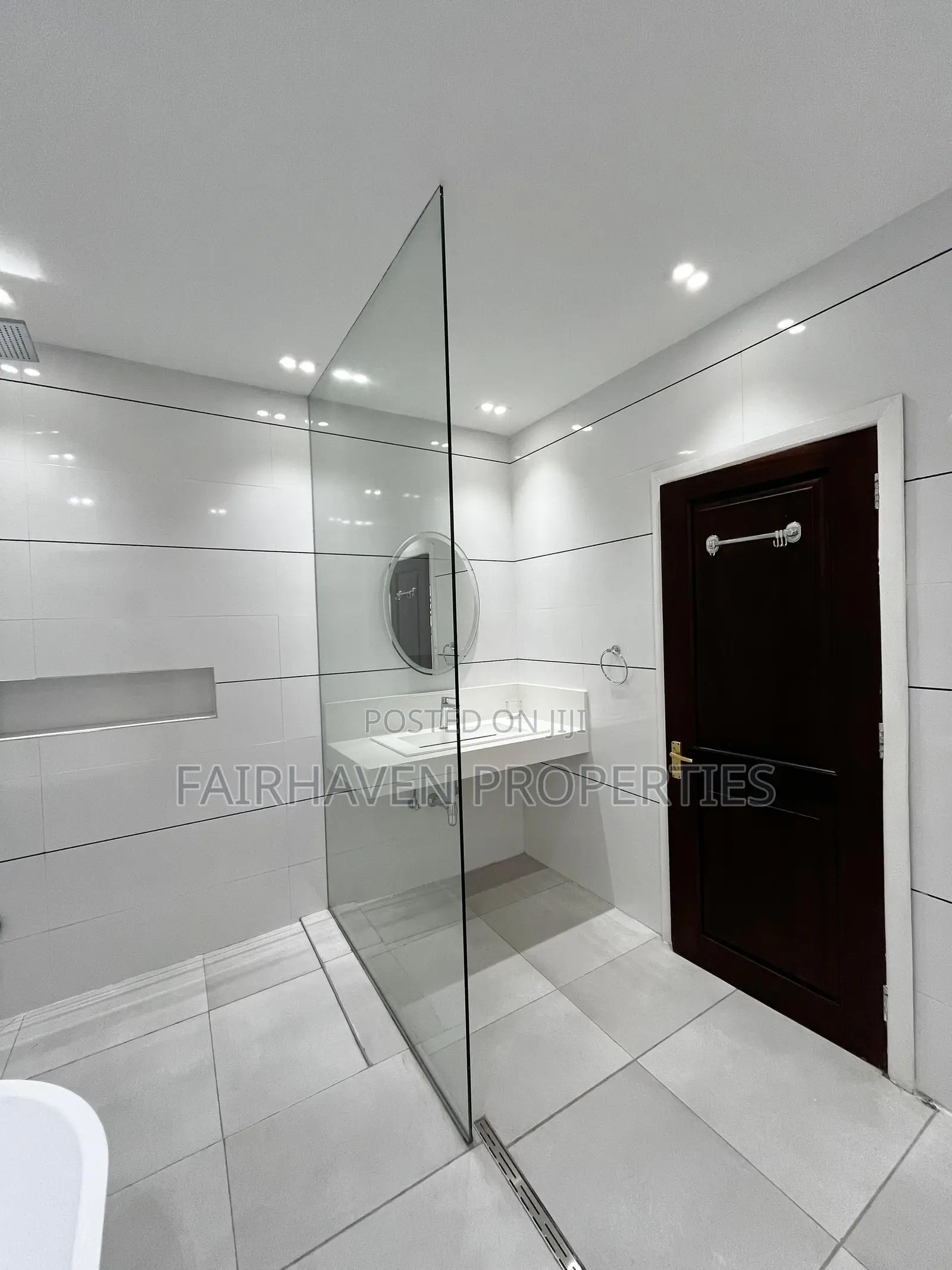 6bdrm House in Cantonment, Cantonments for sale