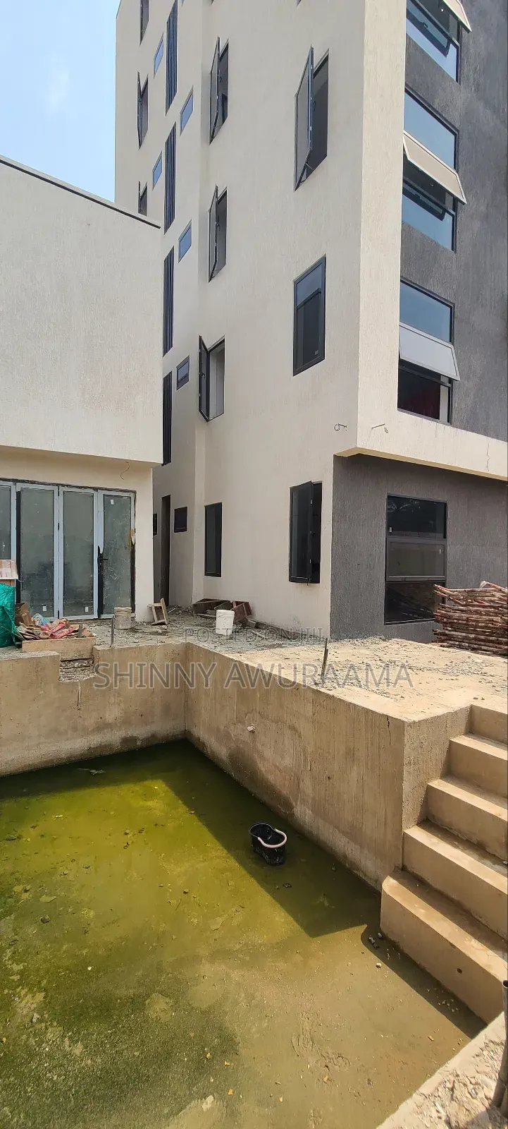 11bdrm Apartment in East Legon for sale