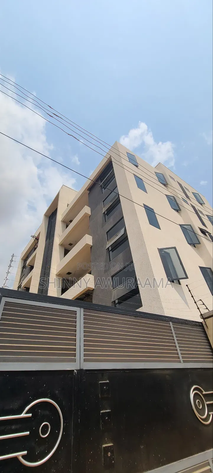 11bdrm Apartment in East Legon for sale