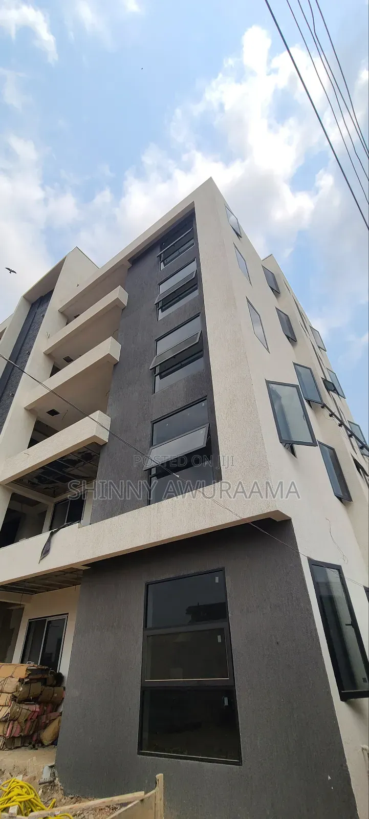 11bdrm Apartment in East Legon for sale