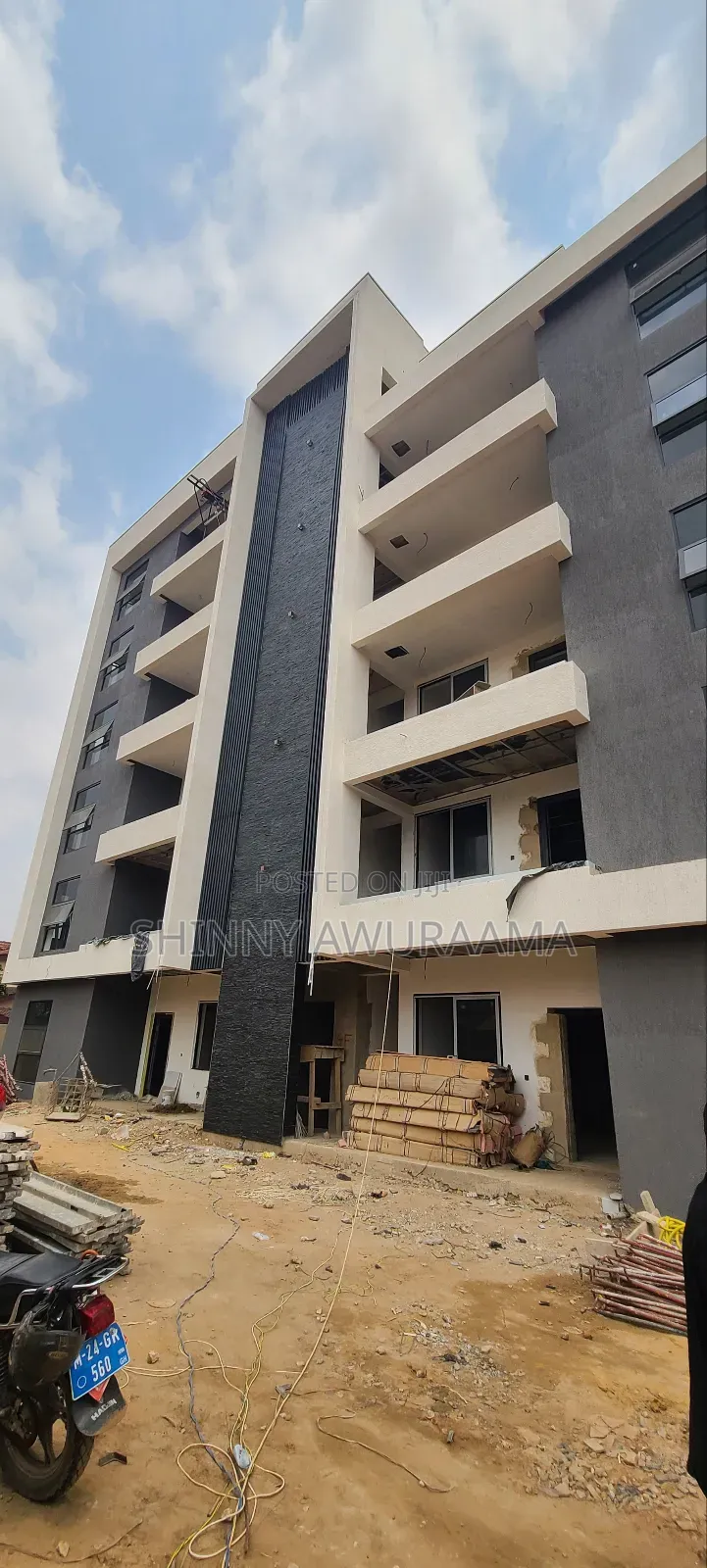 11bdrm Apartment in East Legon for sale