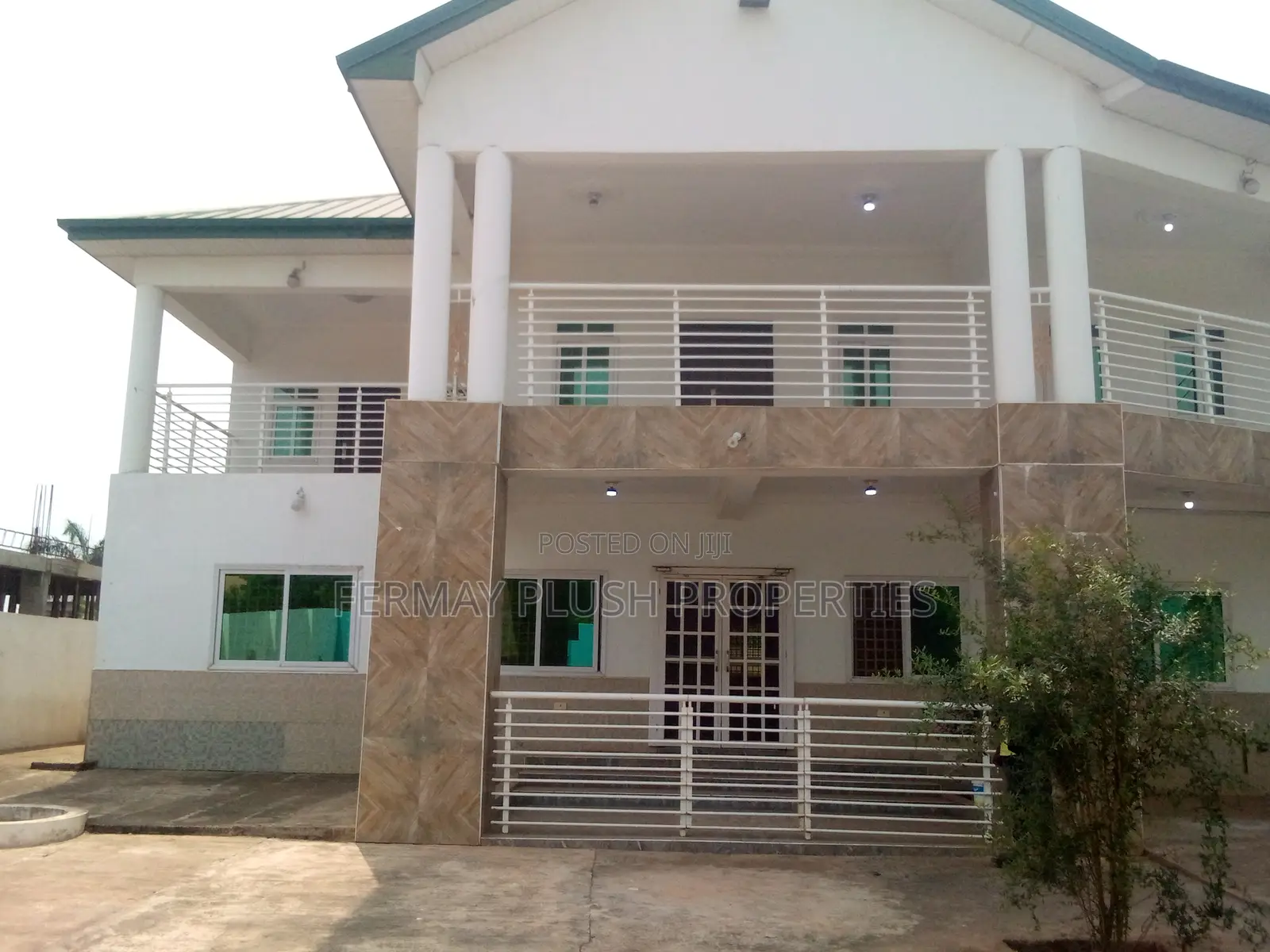 6bdrm Mansion in Gh Home, Commandos for sale