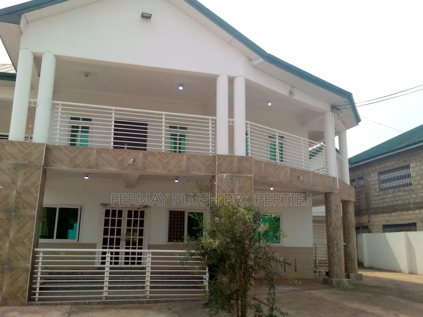 6bdrm Mansion in Gh Home, Commandos for sale