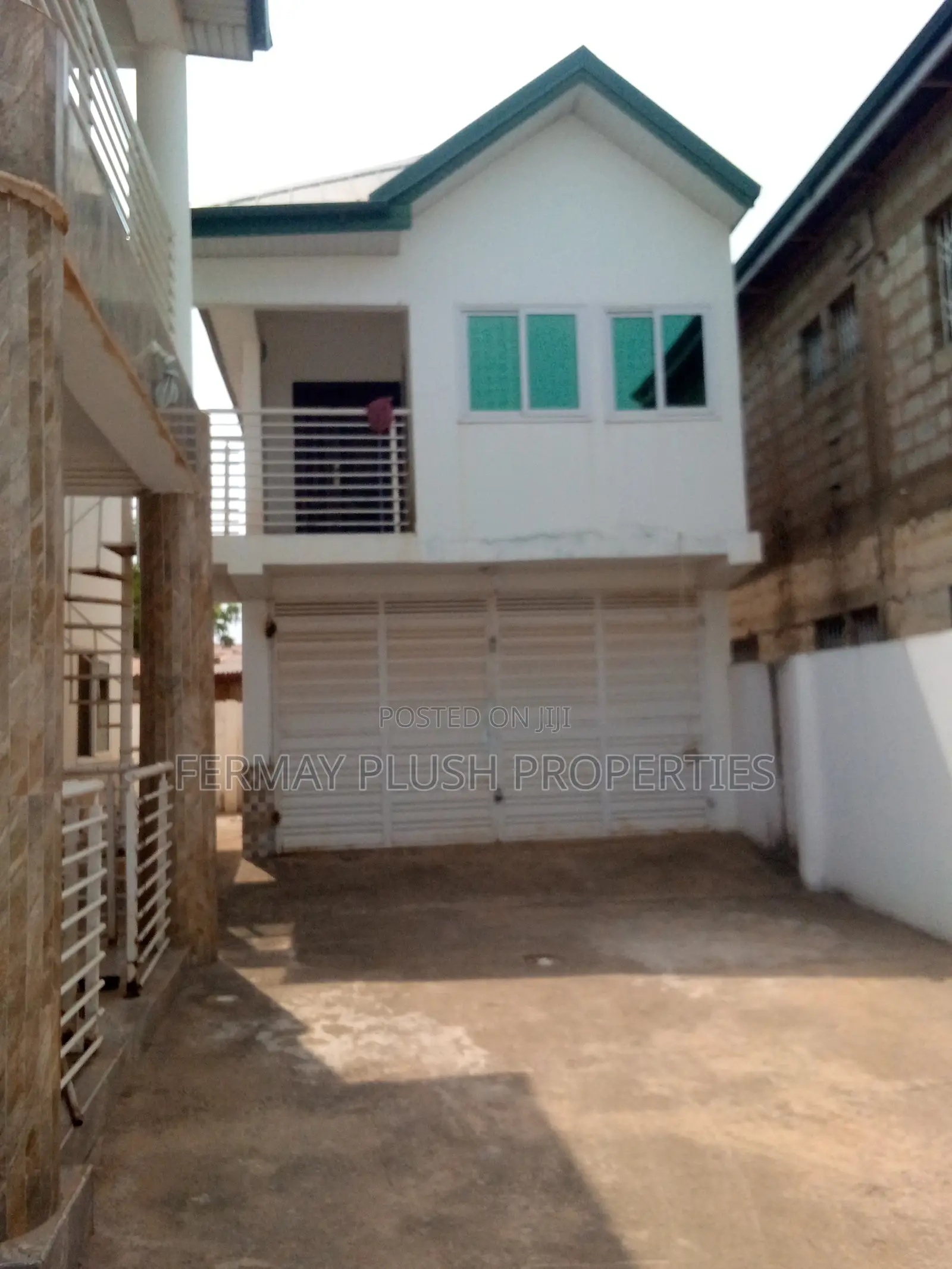 6bdrm Mansion in Gh Home, Commandos for sale