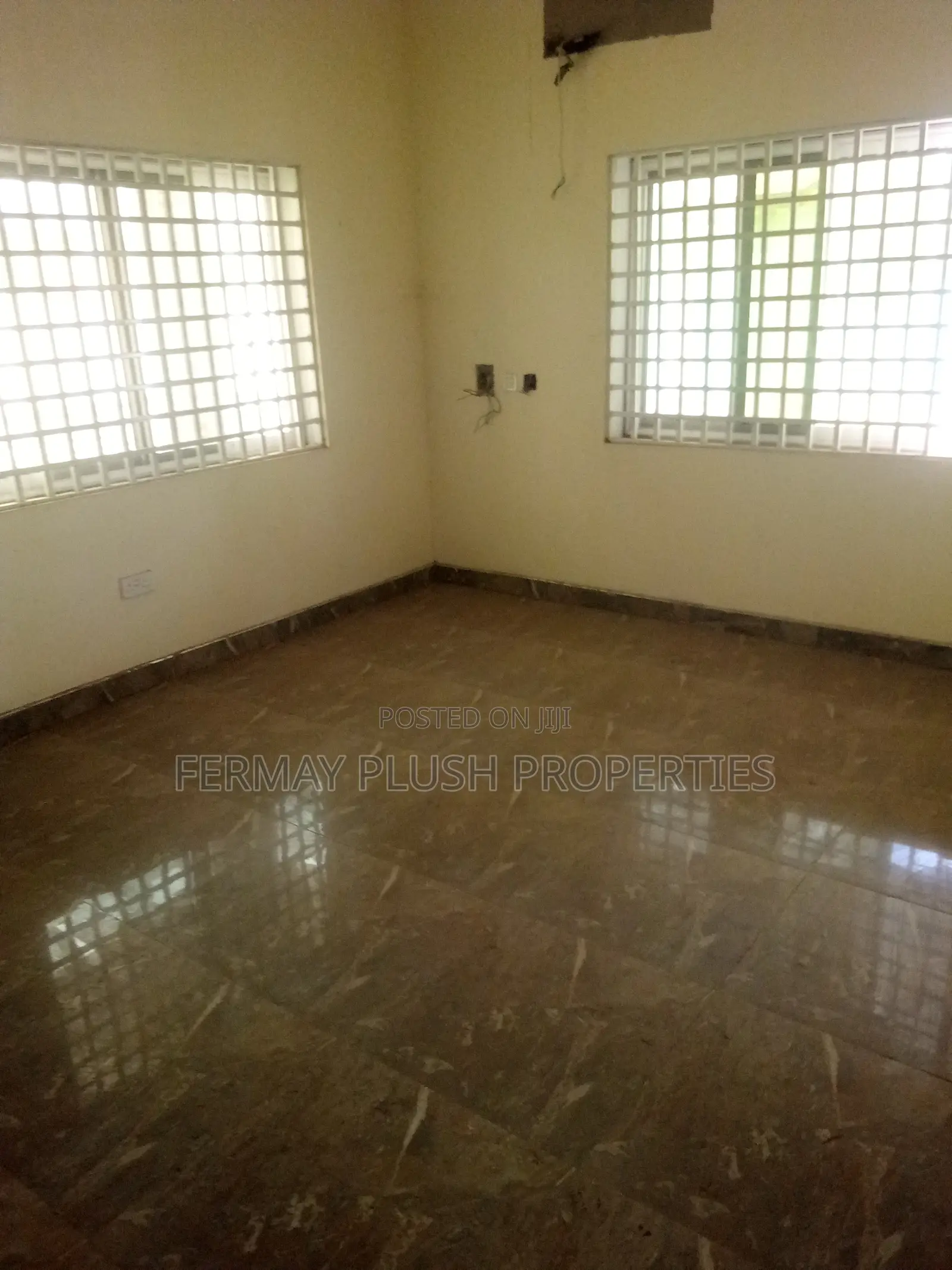 6bdrm Mansion in Gh Home, Commandos for sale