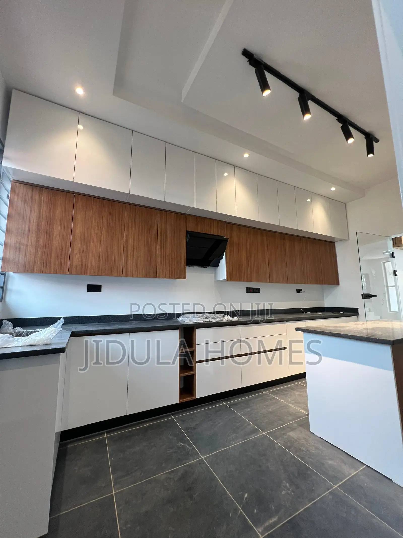 3bdrm Duplex in Oyarifa for sale