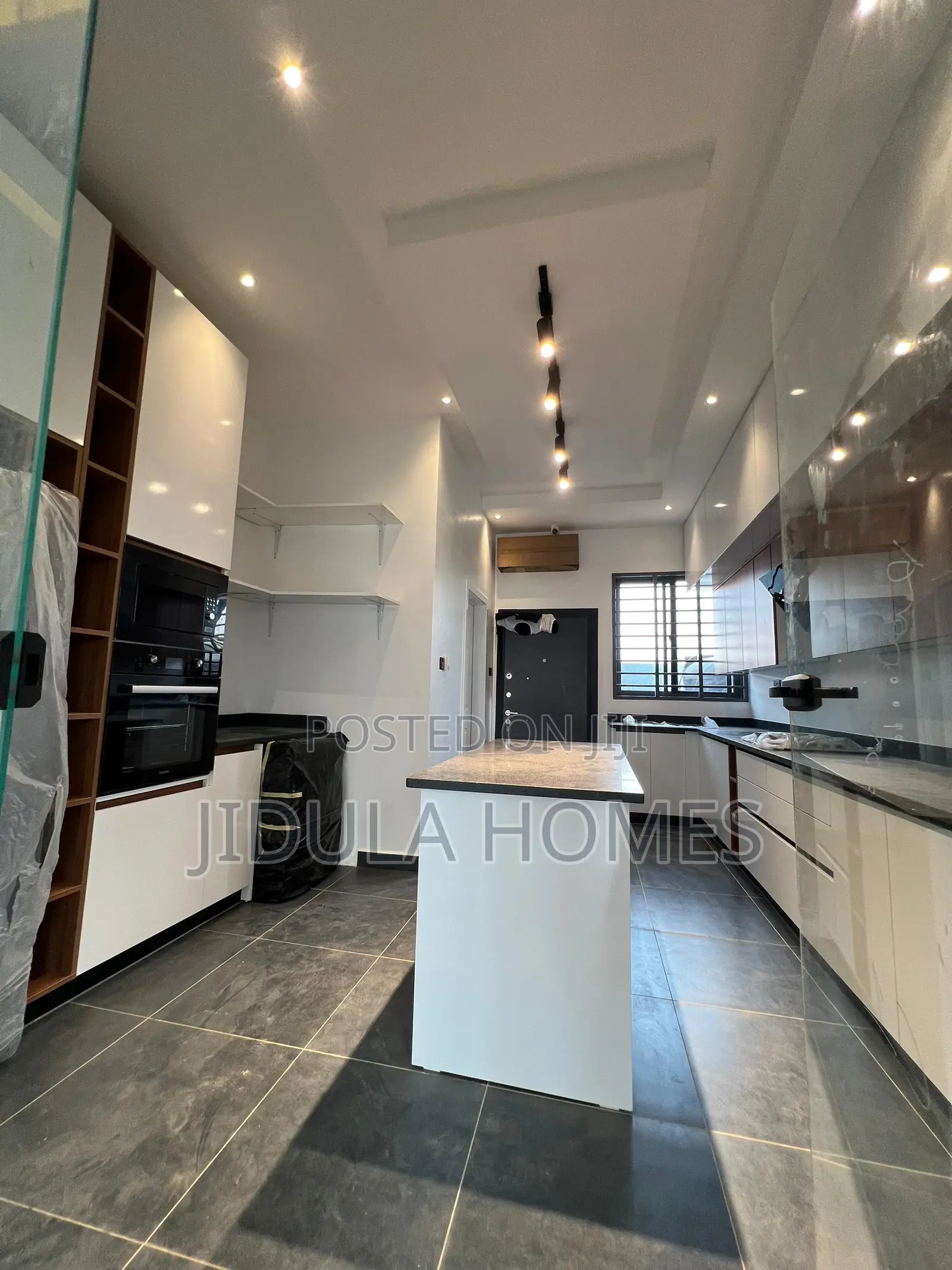 3bdrm Duplex in Oyarifa for sale