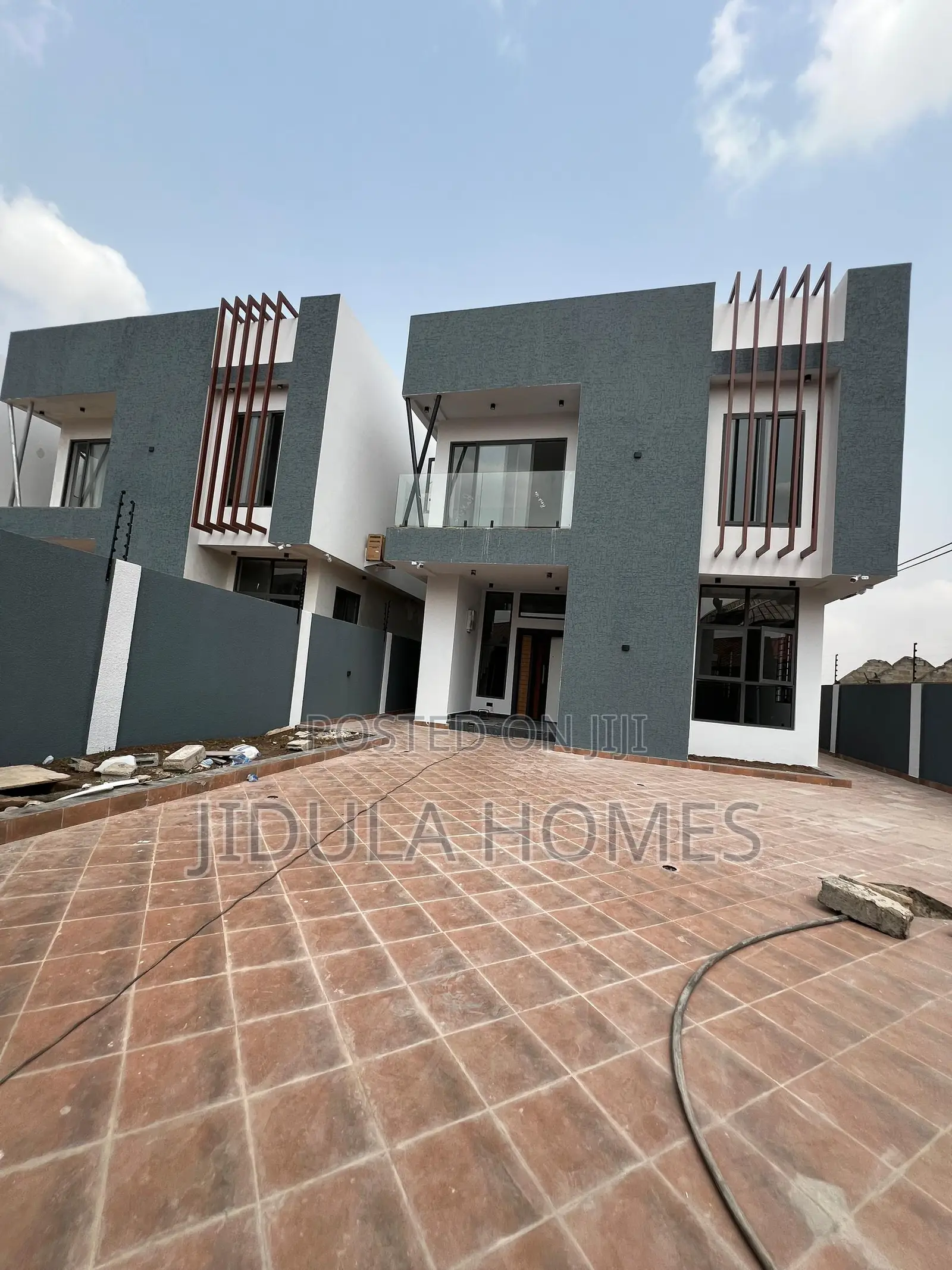 3bdrm Duplex in Oyarifa for sale