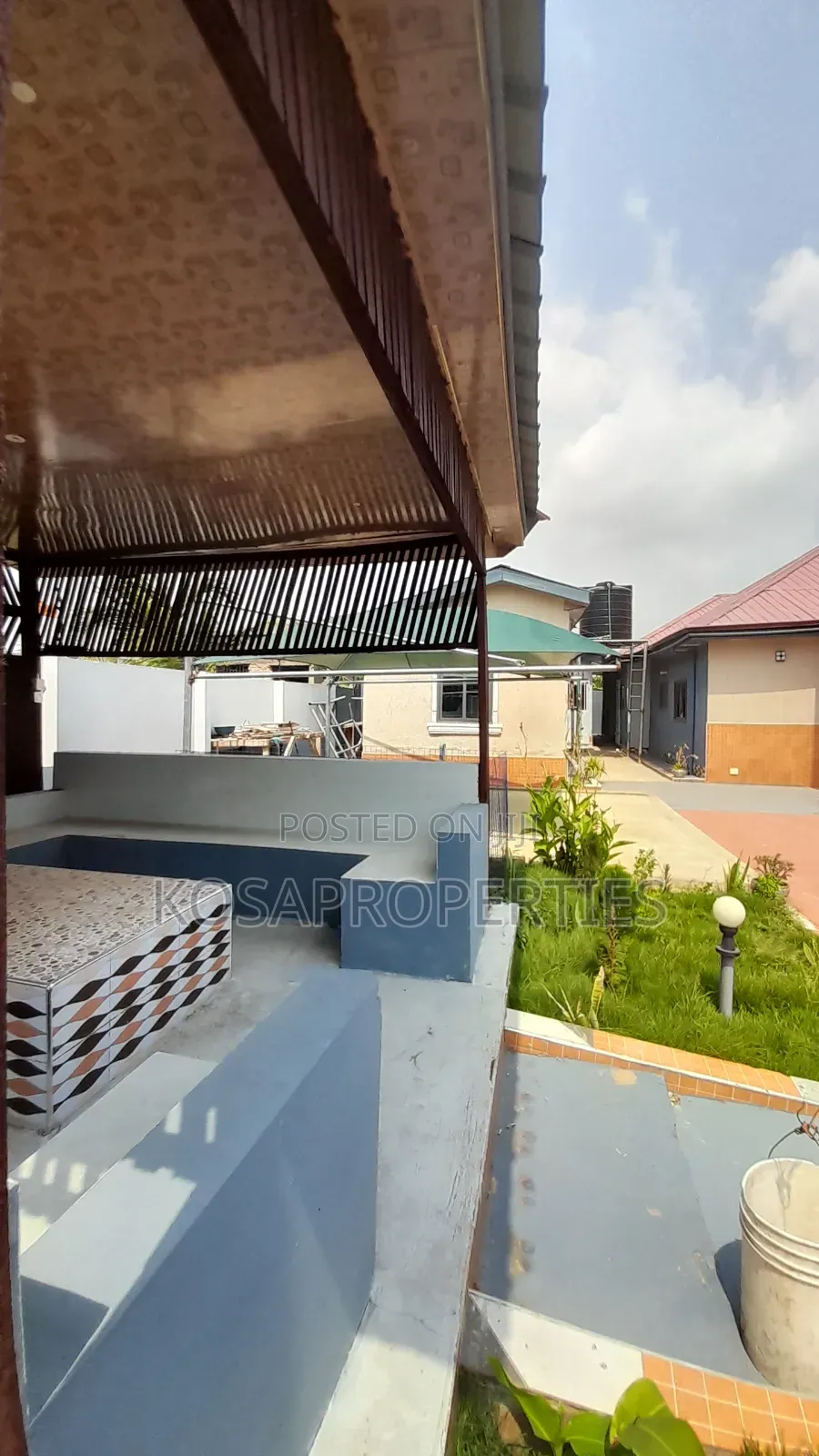 6bdrm House in Amanfrom Peace Town, Kasoa for sale