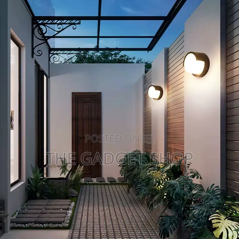 Round Wall Light