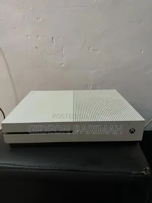Xbox One S 1tb With Games and 2 Controllers