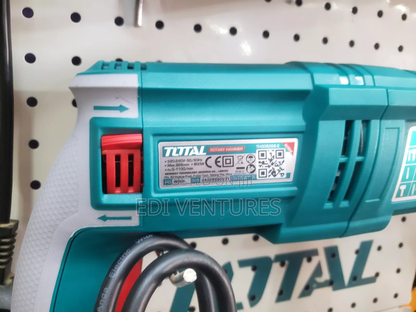 Total 800W Rotary Hammer - 2 Chucks