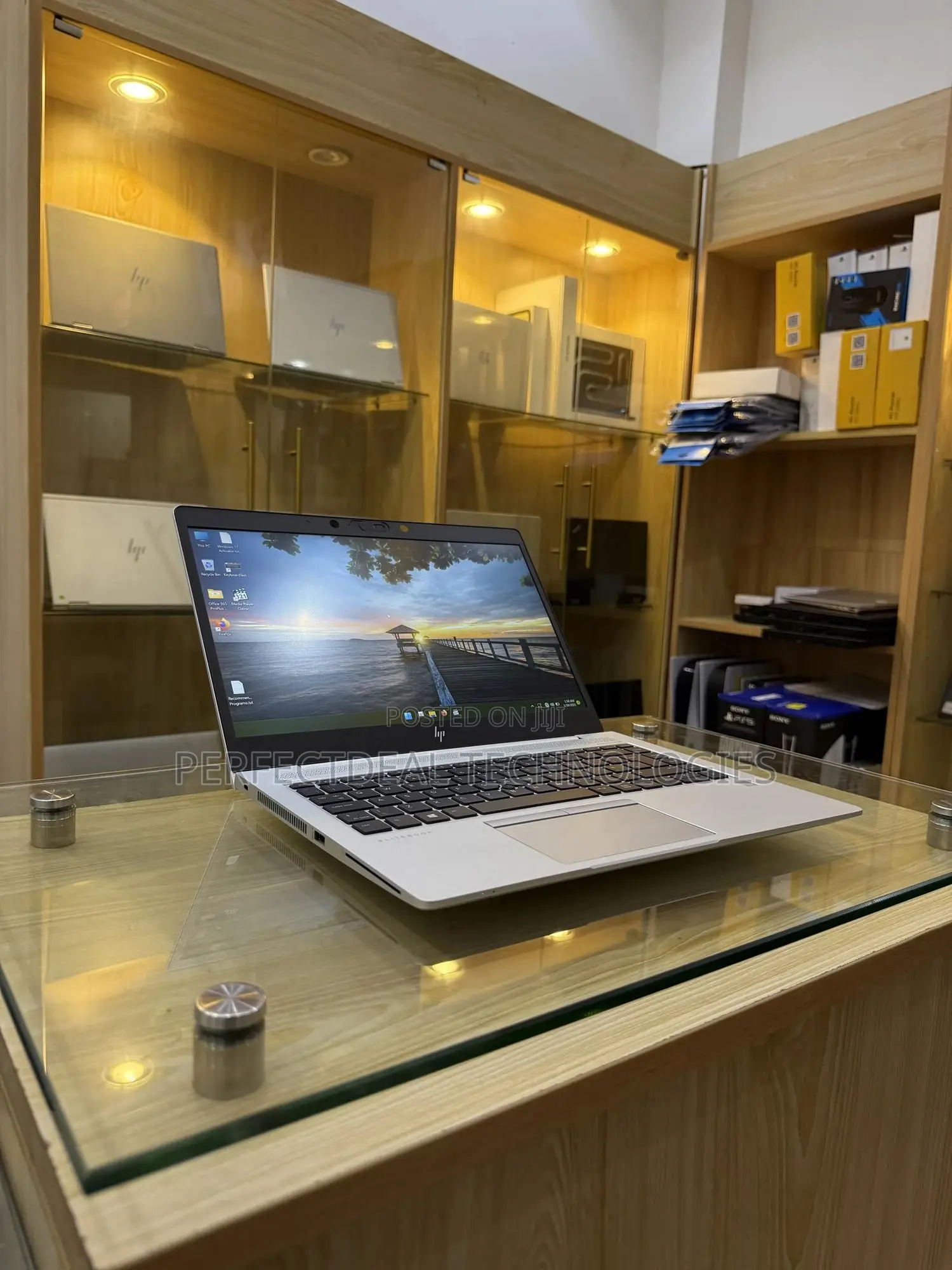 New Laptop HP EliteBook 745 G5 8GB AMD Ryzen 5 SSD 256GB