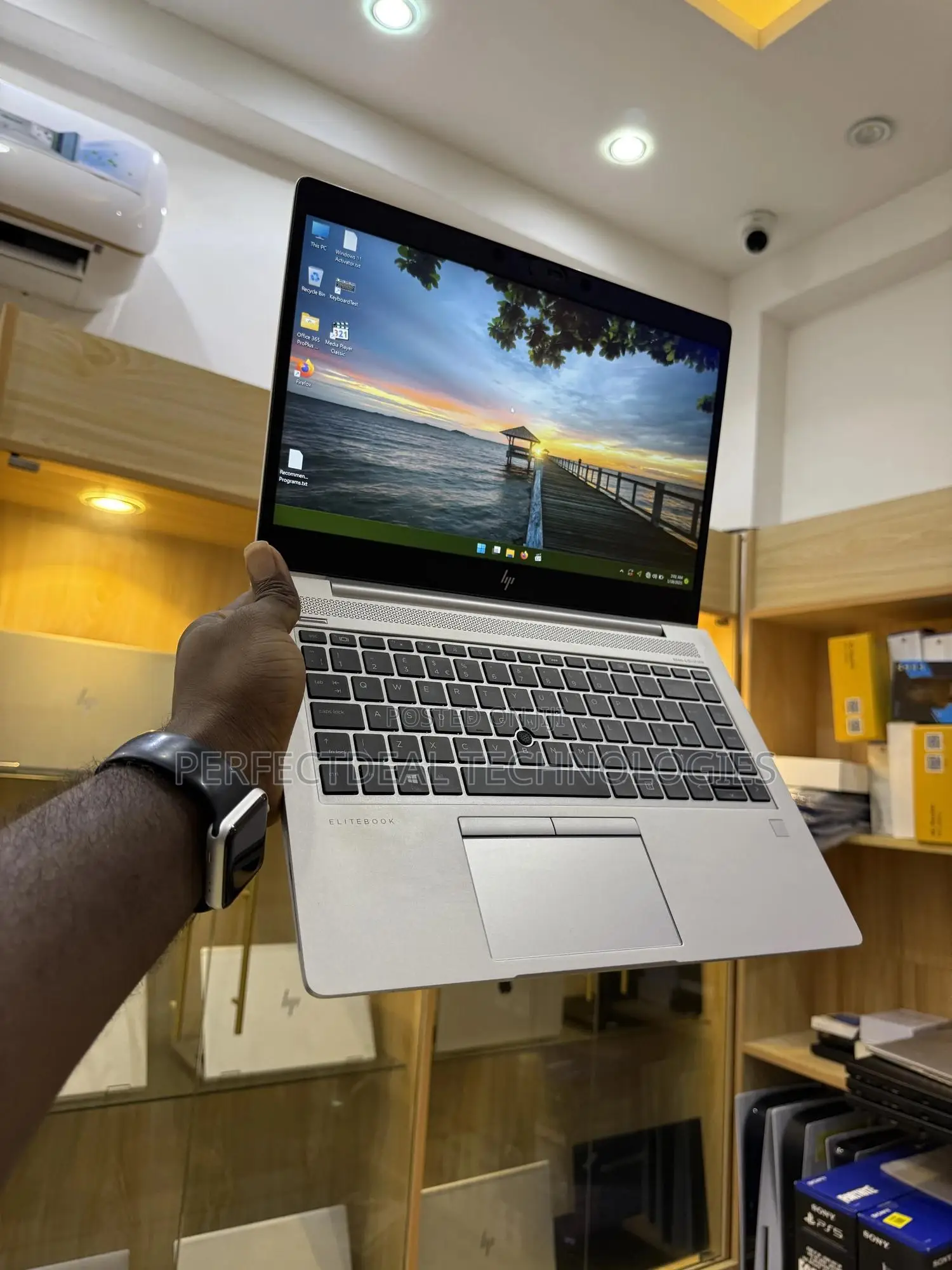 New Laptop HP EliteBook 745 G5 8GB AMD Ryzen 5 SSD 256GB