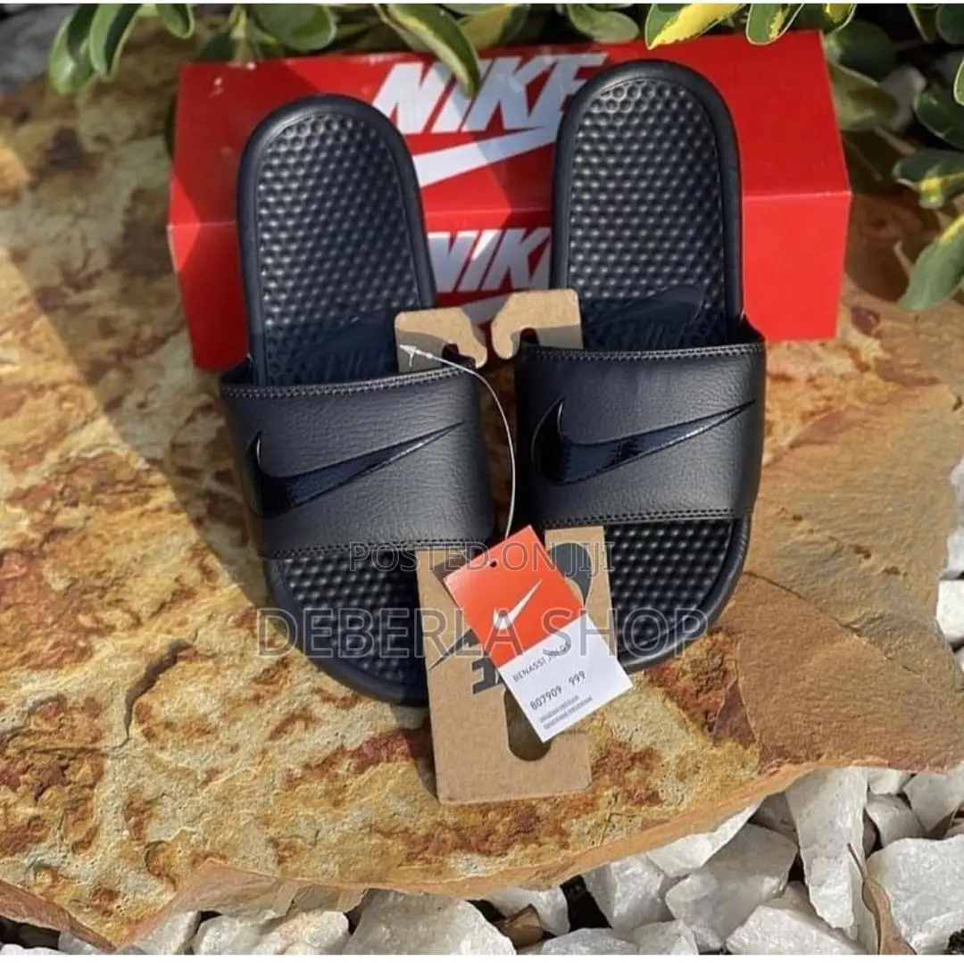 Nike Benassi Slides
