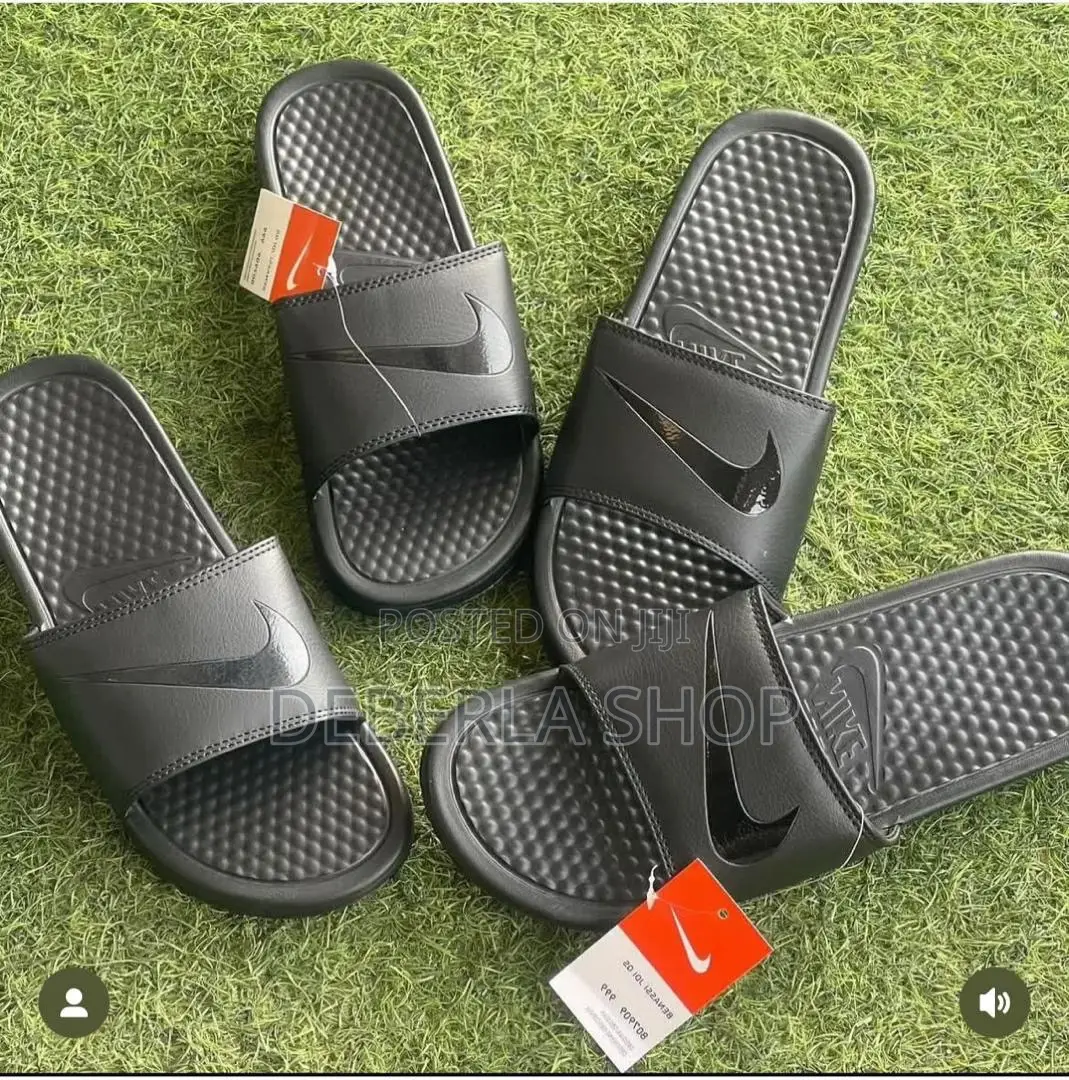Nike Benassi Slides