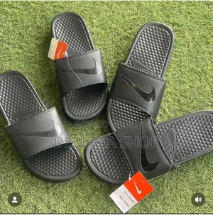 Nike Benassi Slides