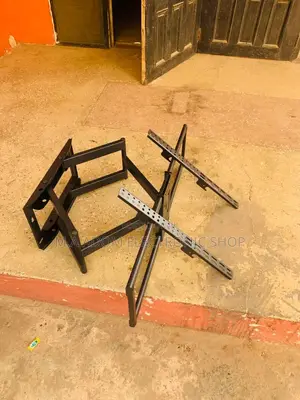 Find Your Perfect View: Adjustable TV Mount for 32-70" TVS