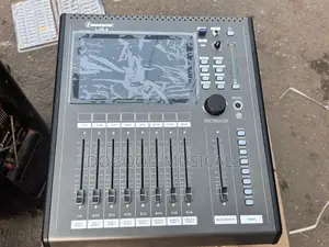 MACKIE L-20.8 16-Channel Digital Mixer