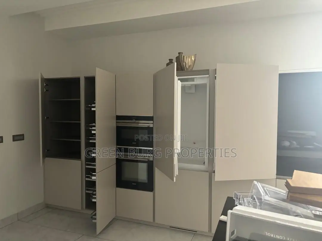 5bdrm House in East Legon for rent