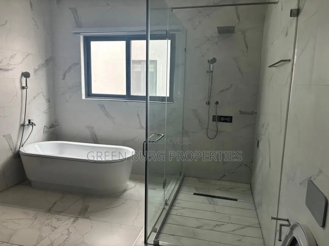 5bdrm House in East Legon for rent