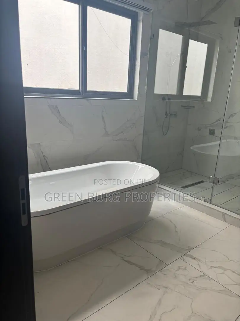 5bdrm House in East Legon for rent