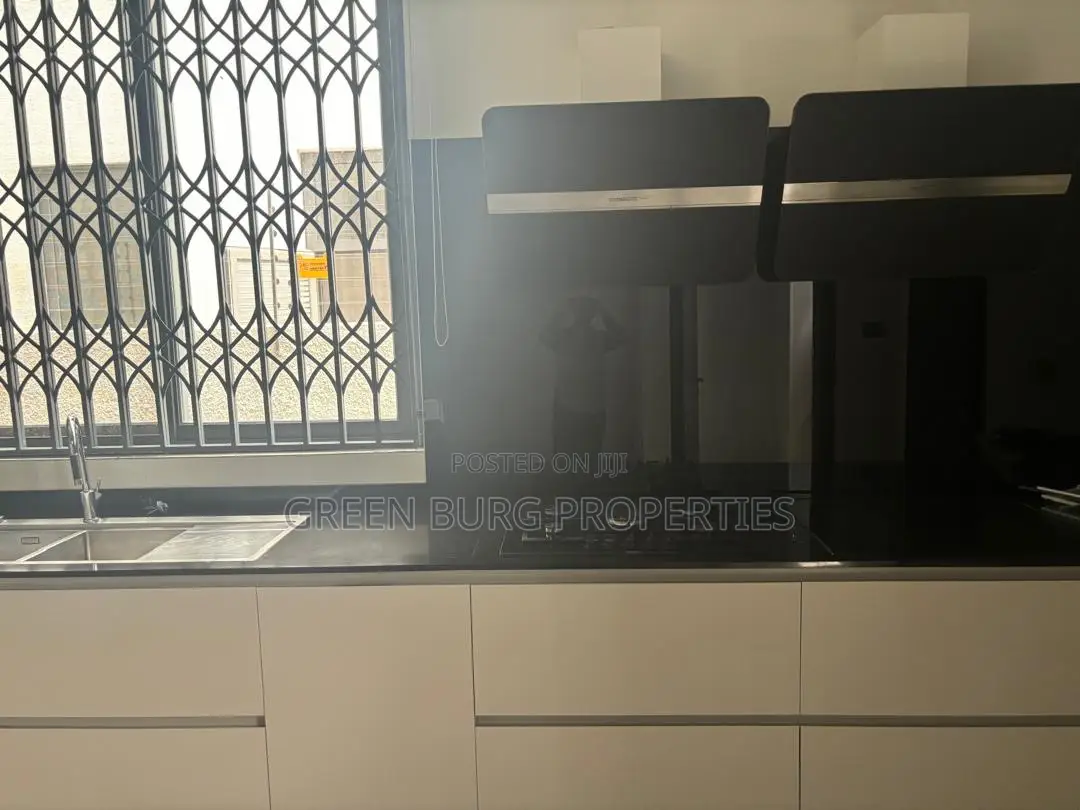 5bdrm House in East Legon for rent