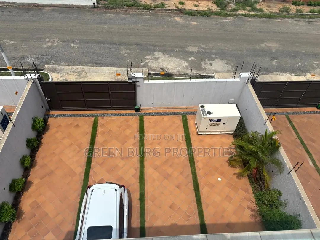 5bdrm House in East Legon for rent