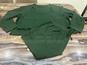 Leafy Green Crop Top and Short With Extra Long Sleeve Top