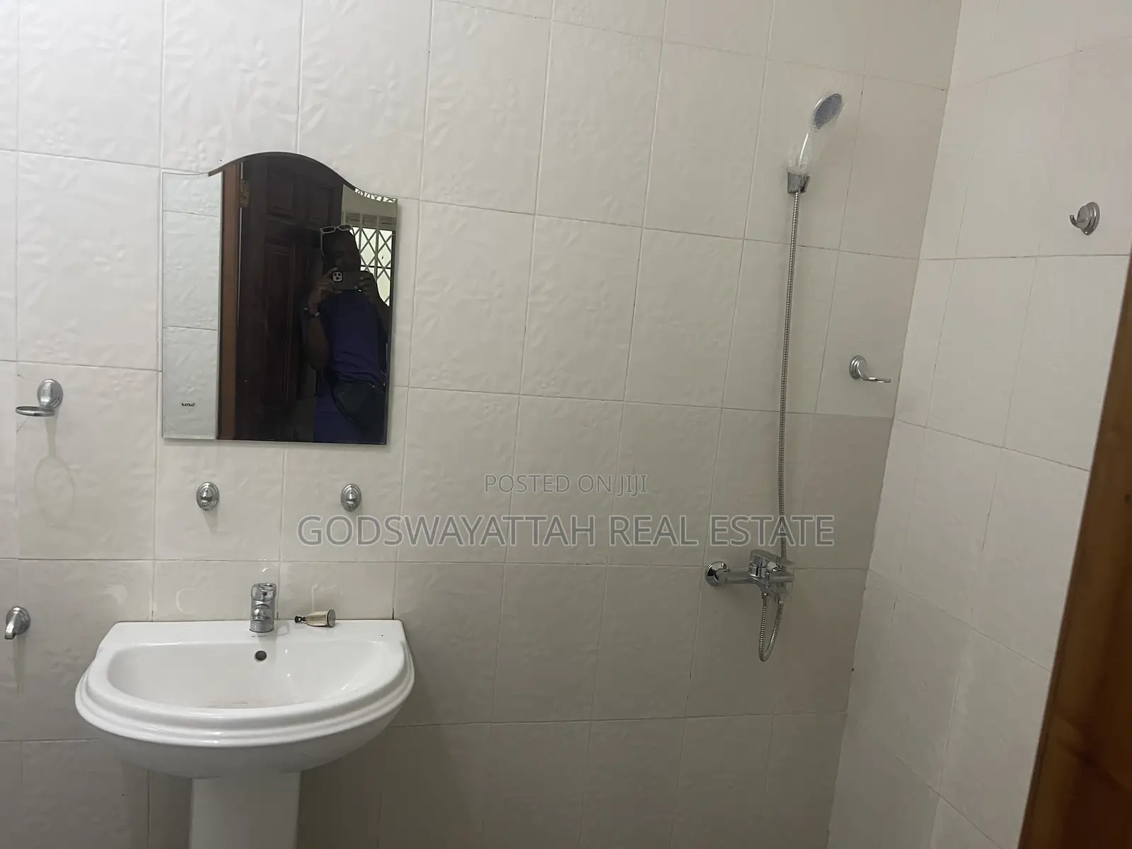 3bdrm House in East Legon, Adjiriganor for rent