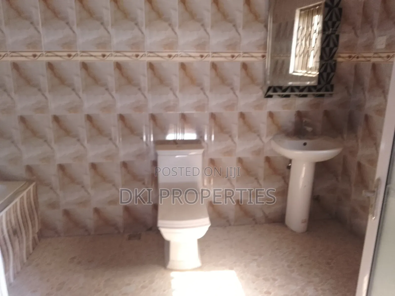 3bdrm House in Dki Properties, Valley View Area for rent