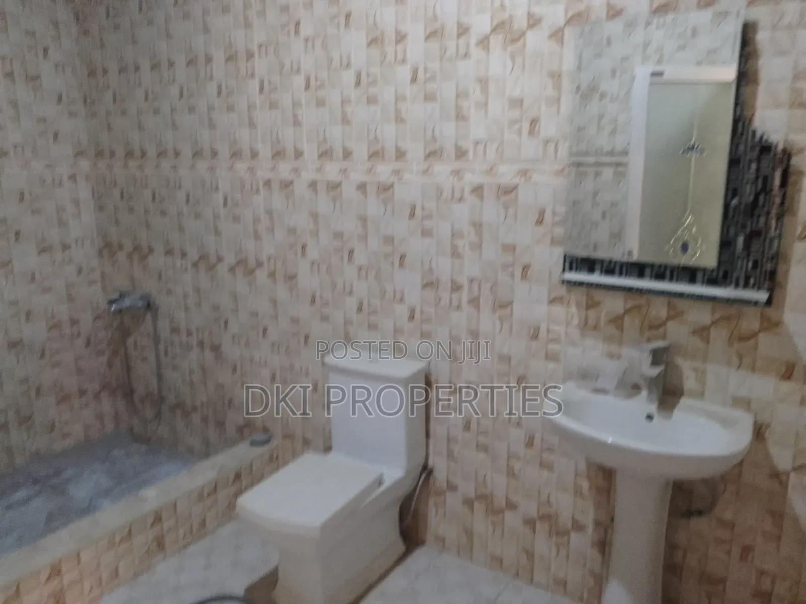 3bdrm House in Dki Properties, Valley View Area for rent