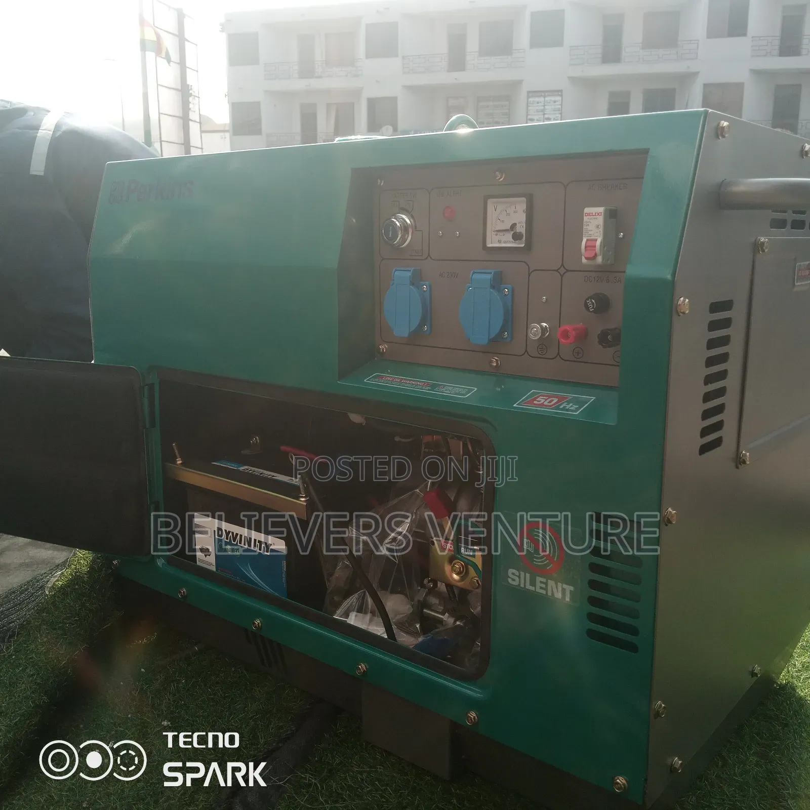Moveable 10kva Silent Generator Generator 13000w Perkins