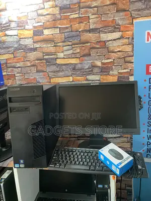 Desktop Computer Lenovo ThinkCentre 24 4GB Intel Core I3 HDD 500GB