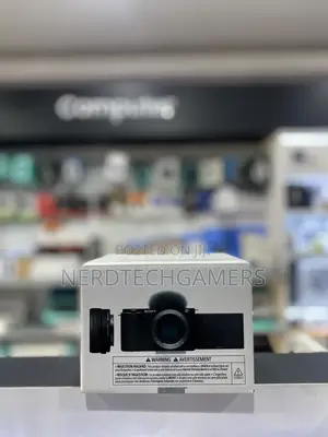 Sony Alpha ZV-E10 - Interchangeable Lens Camera Kit - Black