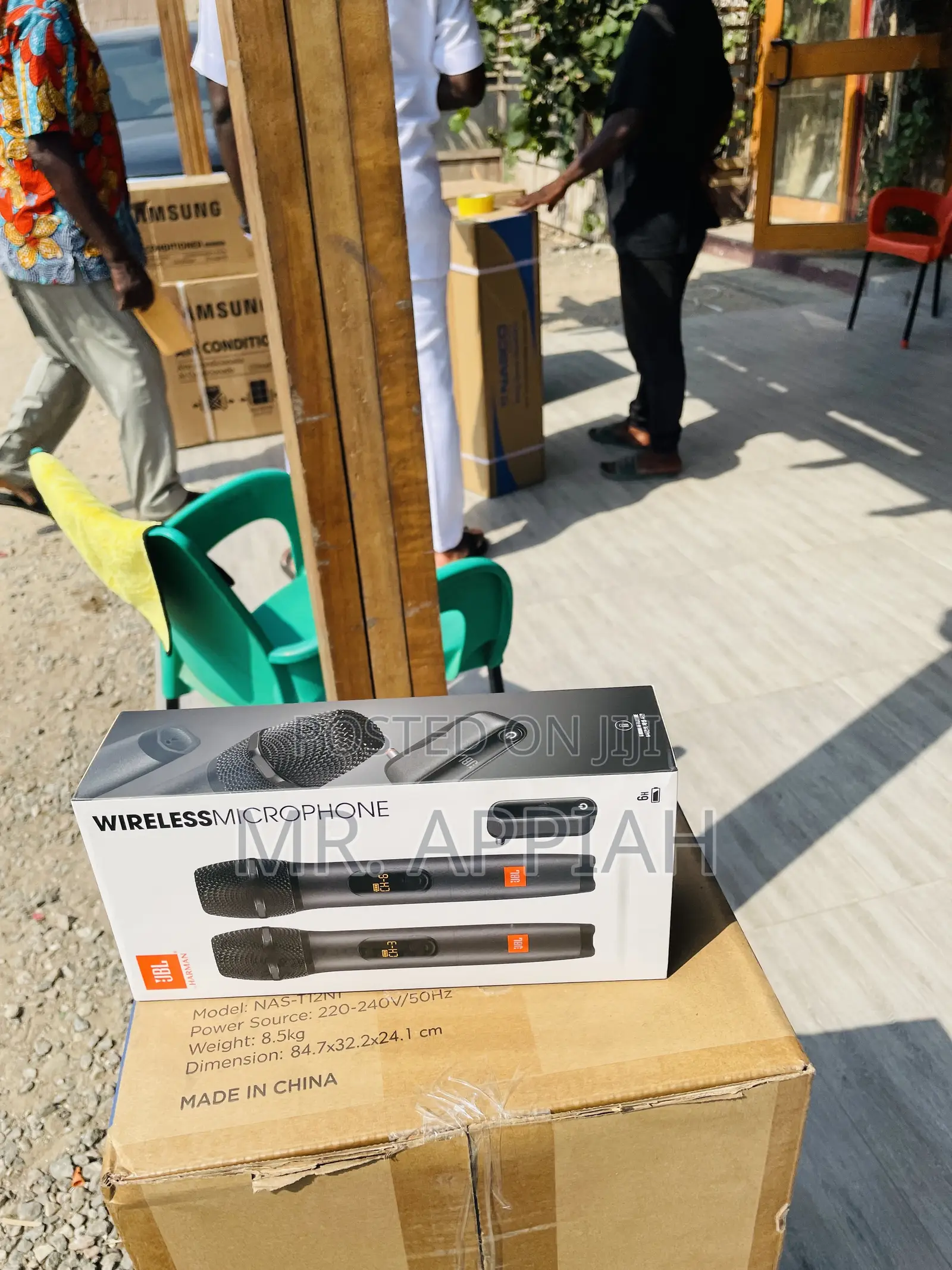 Reliable JBL Wireless Bluetooth Electric Microphone.