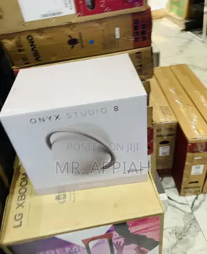 Unique Onyx 8 Wireless Bluetooth Speaker(Gold) 
