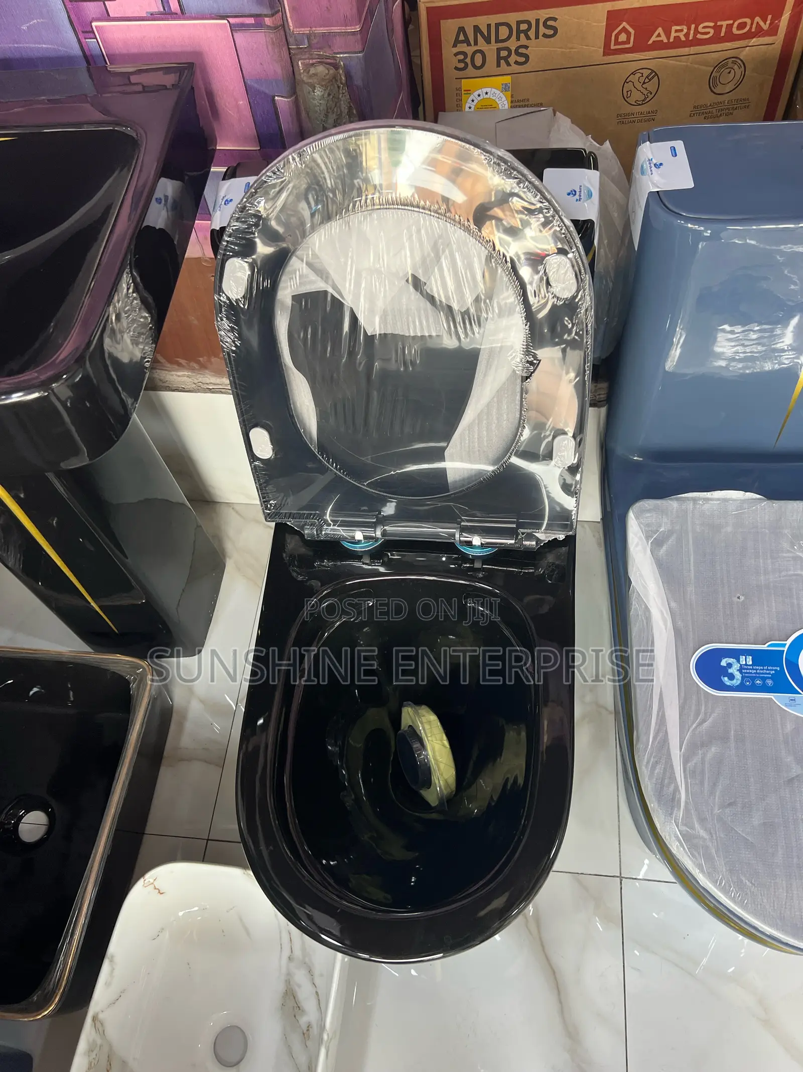 Black And Gold W/C Set With Basin