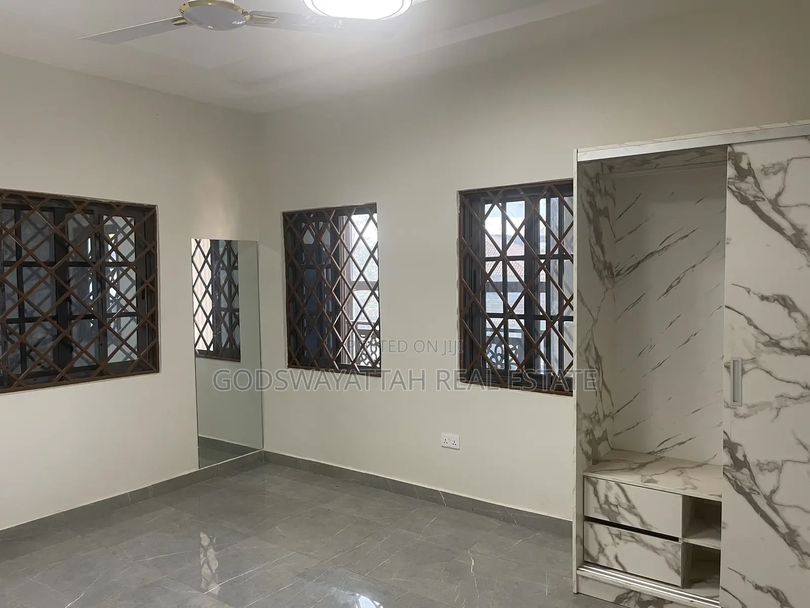 2bdrm Apartment in East London, Adjiriganor for rent