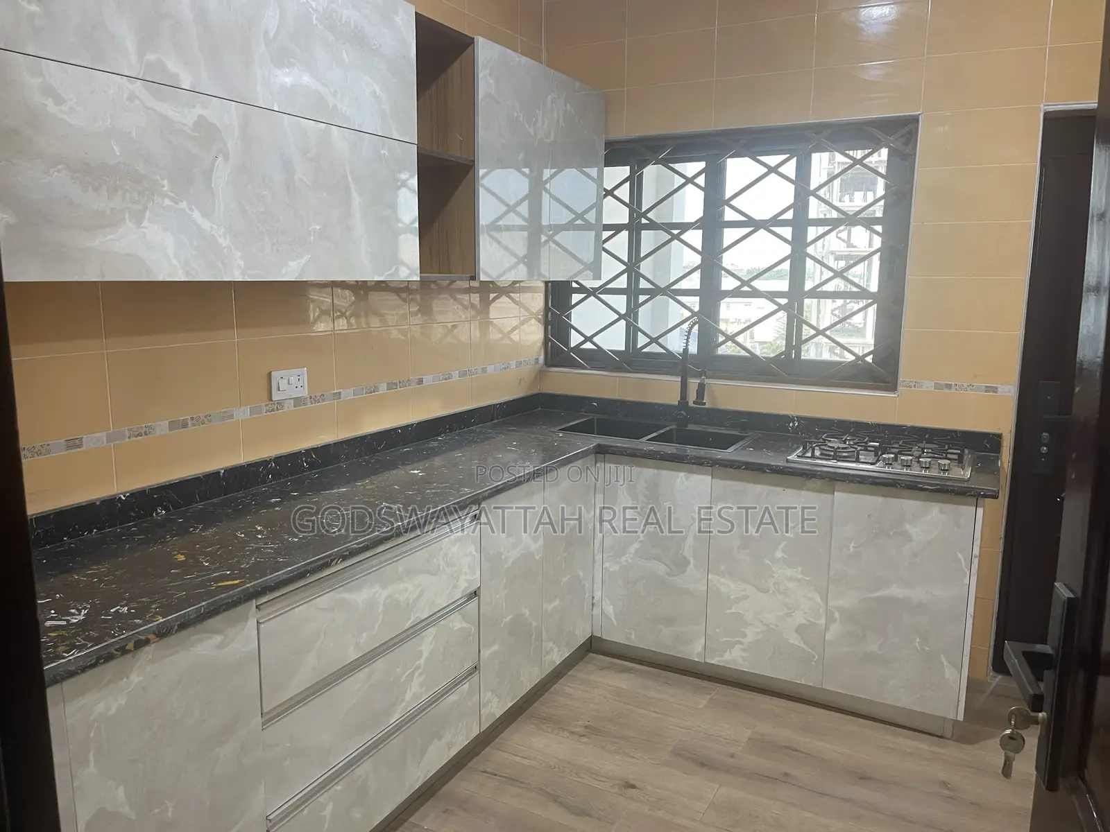 2bdrm Apartment in East London, Adjiriganor for rent