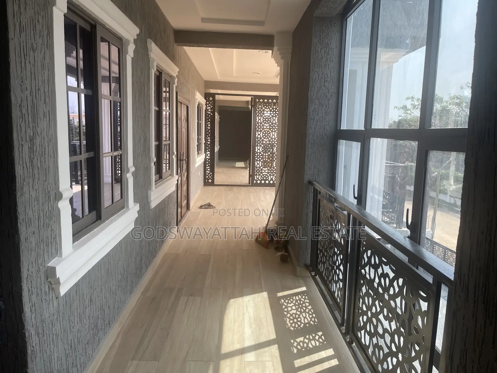 2bdrm Apartment in East London, Adjiriganor for rent
