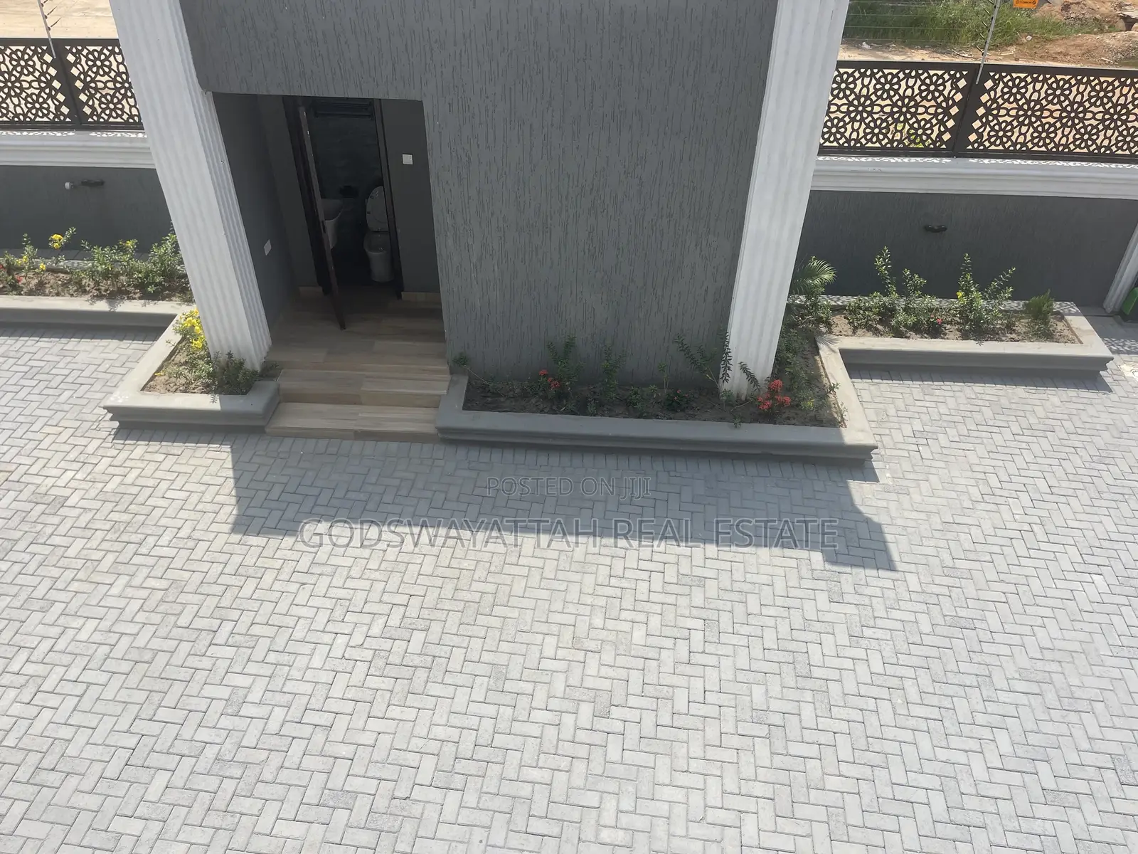 2bdrm Apartment in East London, Adjiriganor for rent