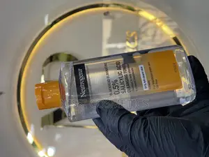 Neutrogena Blackhead Eliminating 0.5% Salicylic Acid Toner