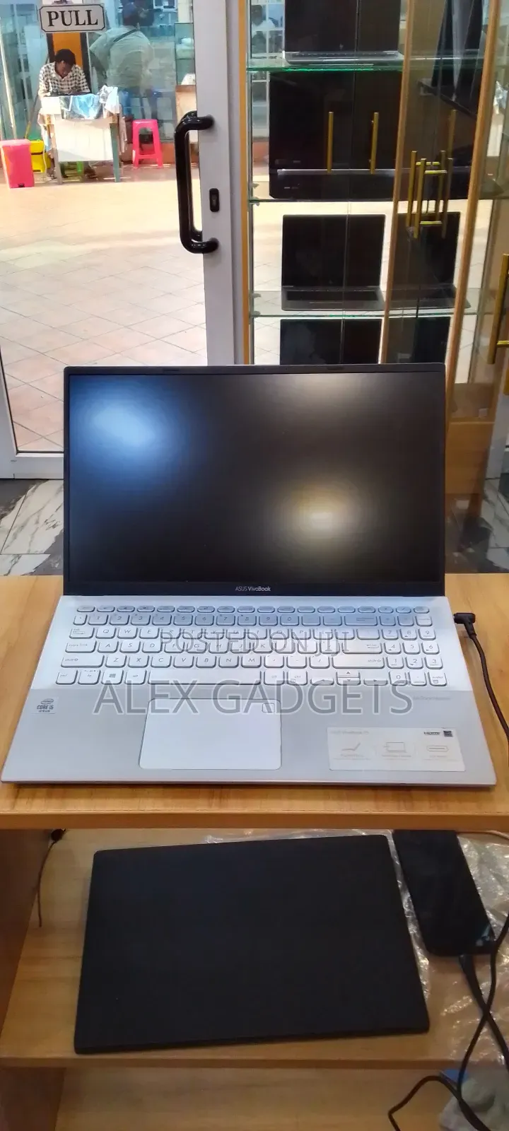 Laptop Asus VivoBook F512DA 12GB Intel Core I5 SSD 256GB