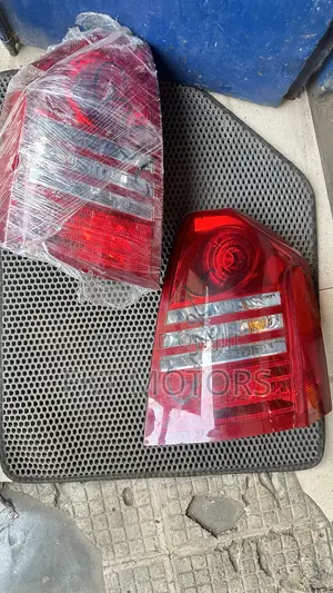 Chrysler 300 Taillight Pair 2004,2005,2006,2007,2008,
