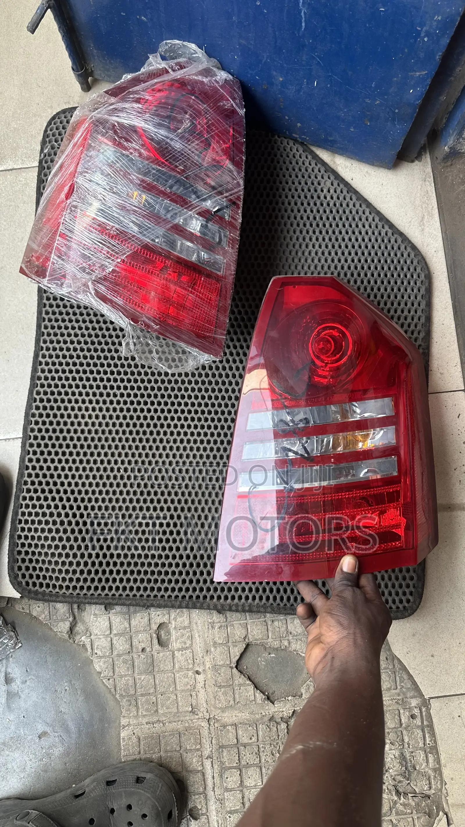 Chrysler 300 Taillight Pair 2004,2005,2006,2007,2008,