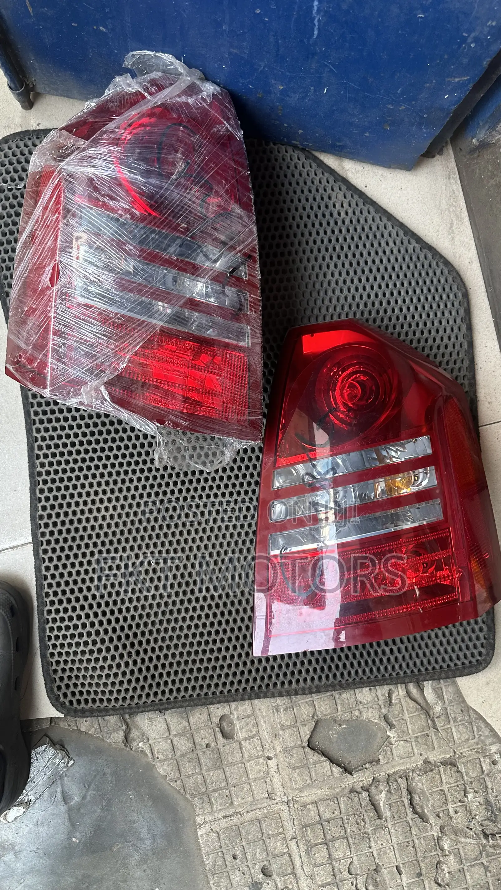 Chrysler 300 Taillight Pair 2004,2005,2006,2007,2008,
