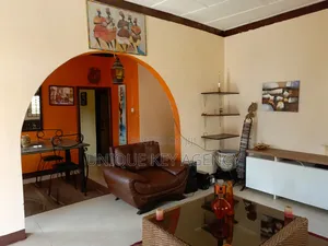 2bdrm House in Unique Key Agency, East Legon for rent