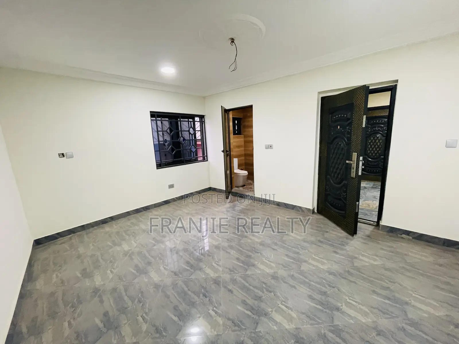 3bdrm Apartment in West Hills Mall Area for rent
